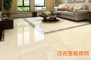 装修中的房子先铺地板还是装门